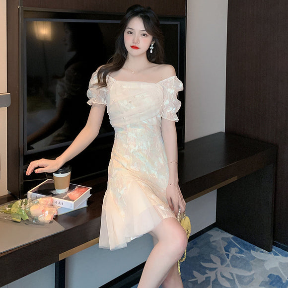 法式釘珠蕾絲拼接仙女裙2022夏新款氣質方領短袖魚尾洋裝女