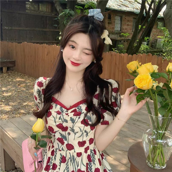 玫瑰碎花裙法式2022新款夏復古氣質收腰中長款裙子時尚方領洋裝