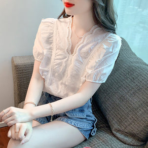 襯衫上衣女2022夏季新款時尚歐美V領法式花邊拼接泡泡袖內搭上衣短袖